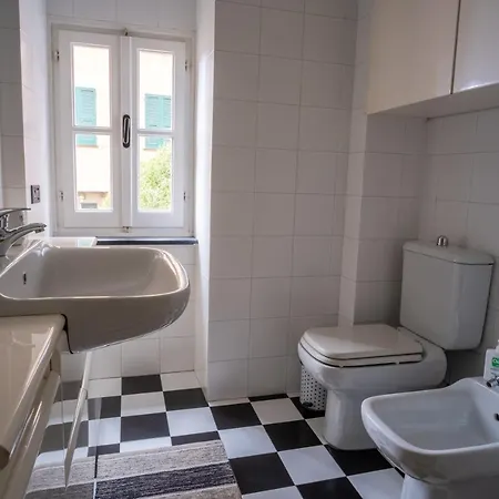 Embarcadero - & Gateway To Portofino *